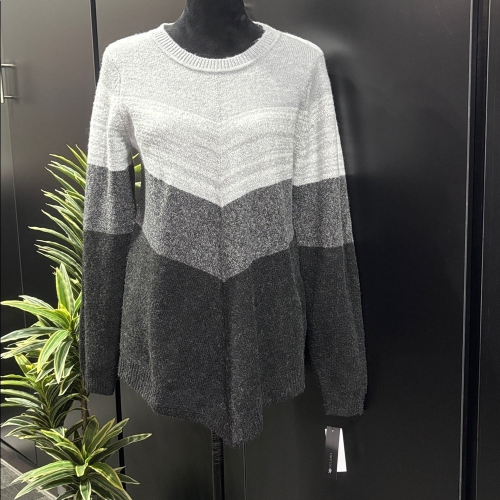 AB Studio Knit Pullover crewneck,V cut hemline,4% wool,warm sweater